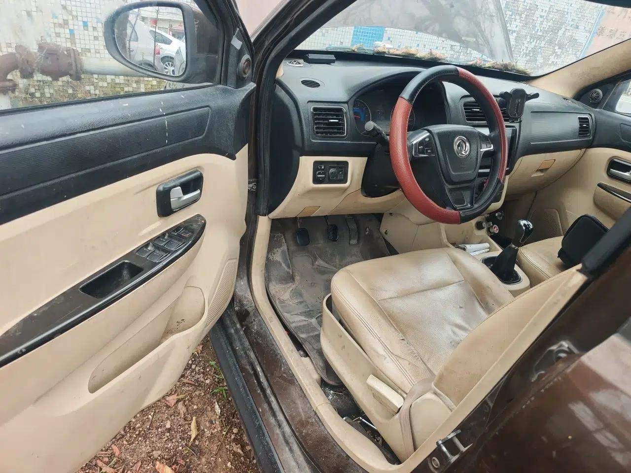 Dongfeng Fengon 360 2015 1.5L Manual Comfort II 7-Seater — миниатюра 17