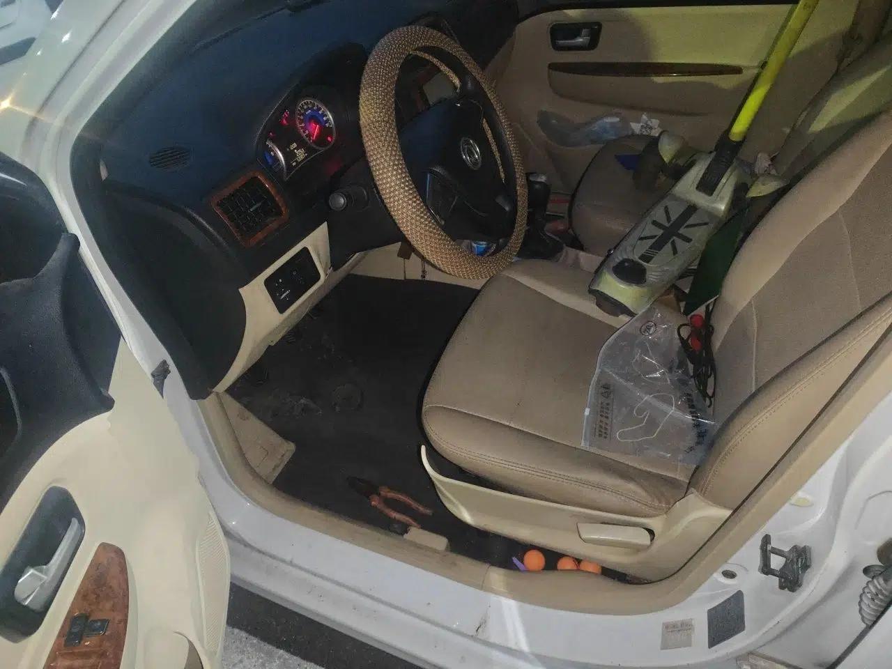 Dongfeng Fengon 350 2014 1.5L Manual Base Version — миниатюра 17