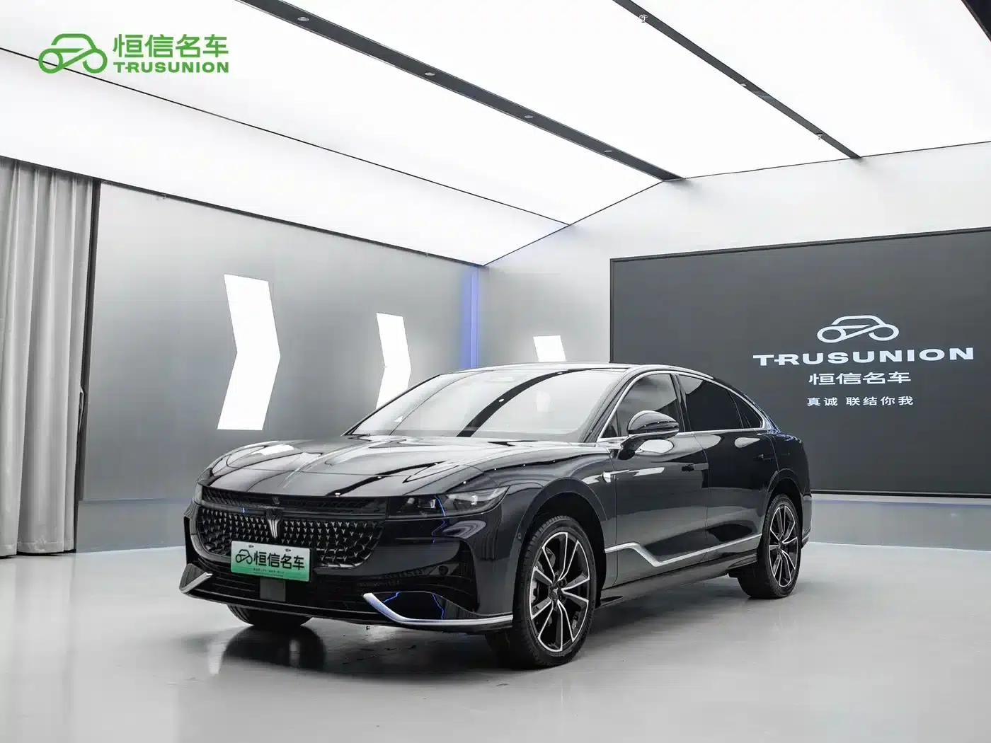 Voyah Chasing the Light 2024 PHEV AWD Long Range Flagship Edition — миниатюра 1