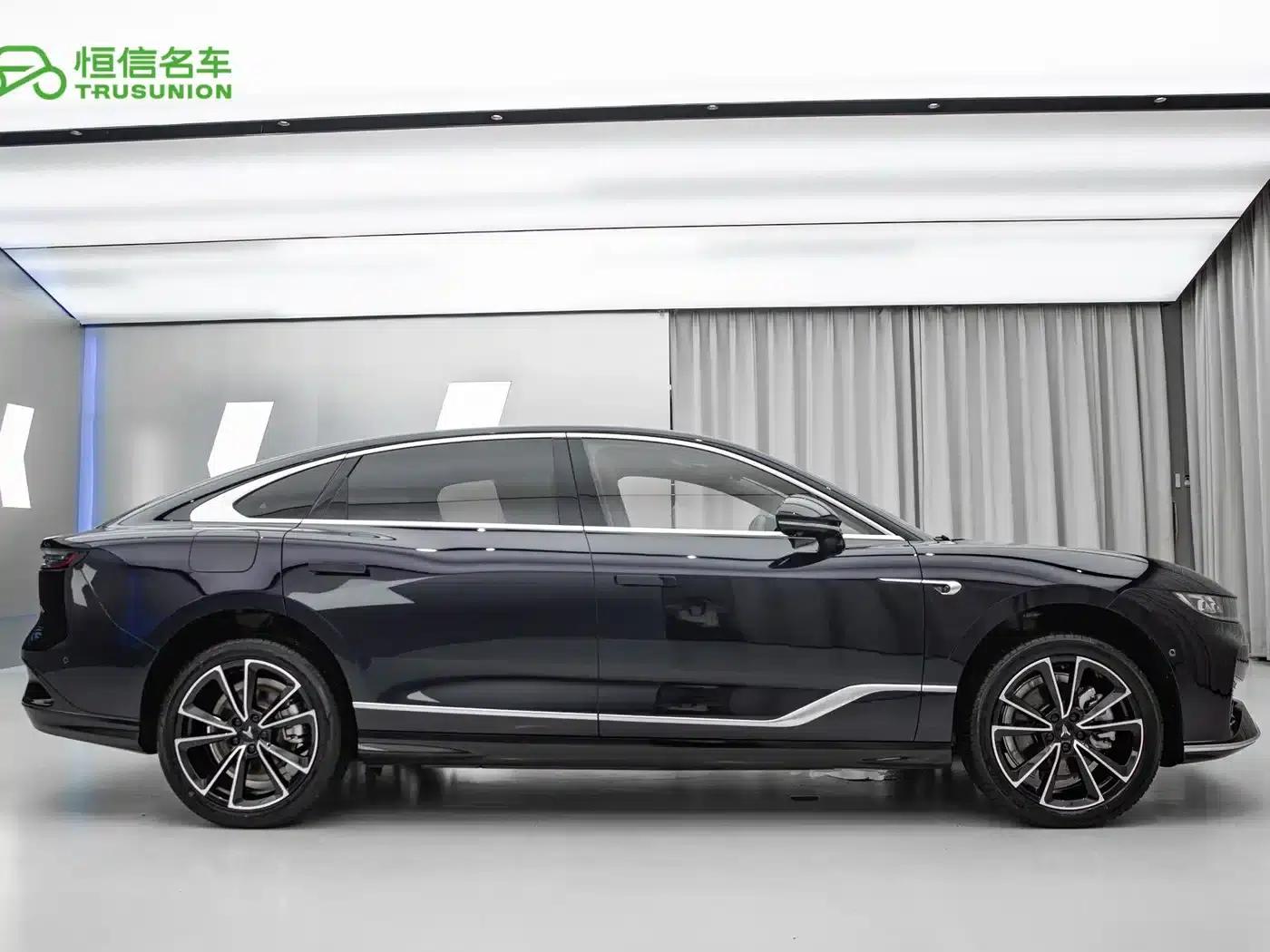 Voyah Chasing the Light 2024 PHEV AWD Long Range Flagship Edition — миниатюра 7