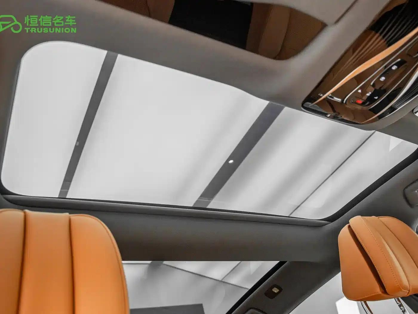Voyah Chasing the Light 2024 PHEV AWD Long Range Flagship Edition — миниатюра 19