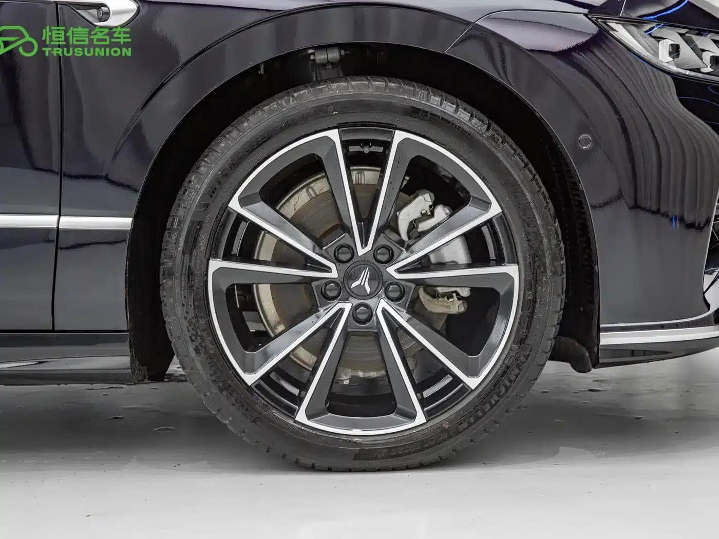 Voyah Chasing the Light 2024 PHEV AWD Long Range Flagship Edition — миниатюра 21