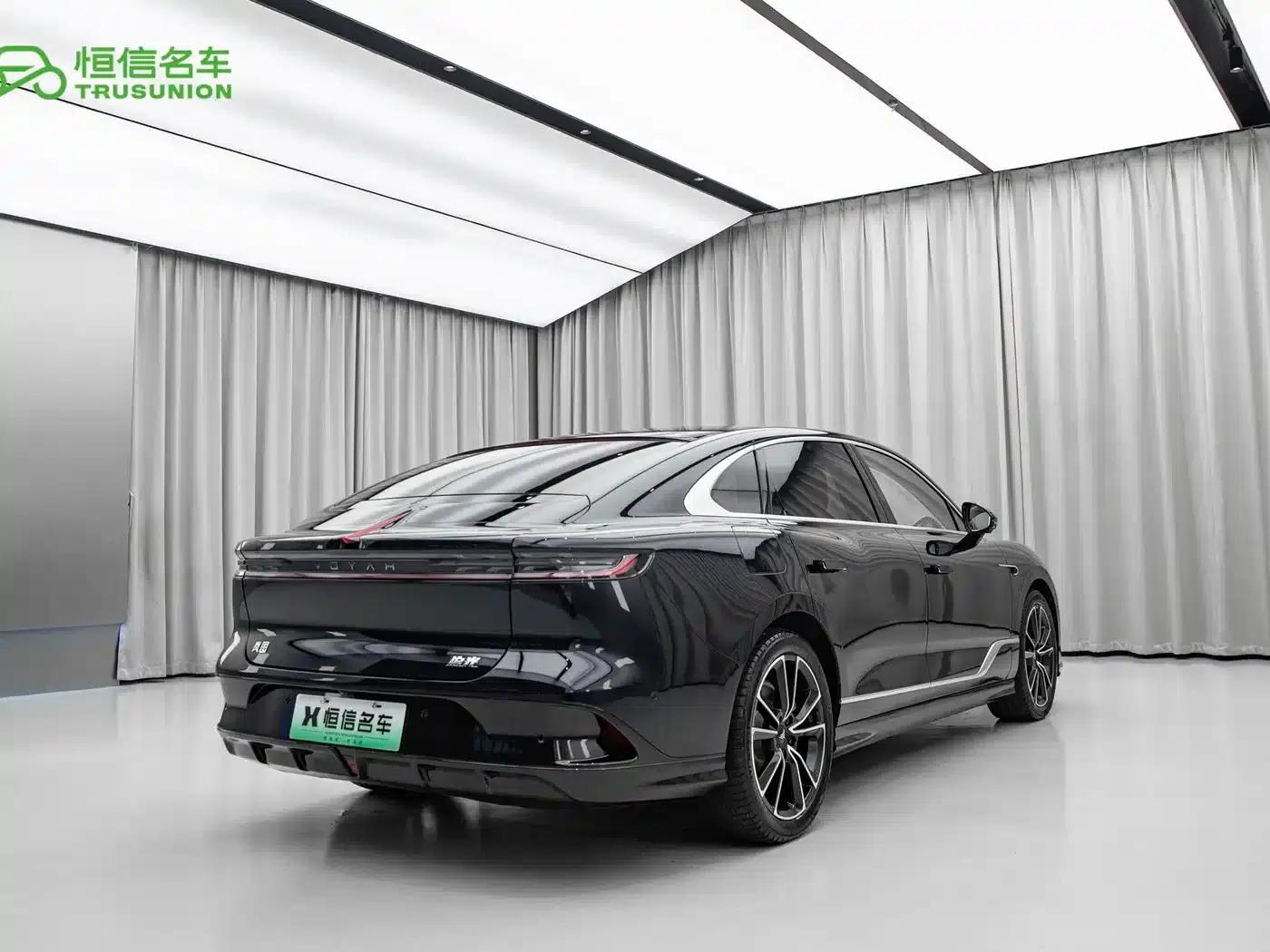 Voyah Chasing the Light 2024 PHEV AWD Long Range Flagship Edition — миниатюра 6