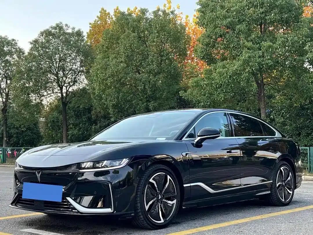Voyah Chasing Light 2023 AWD Flagship Edition — миниатюра 1