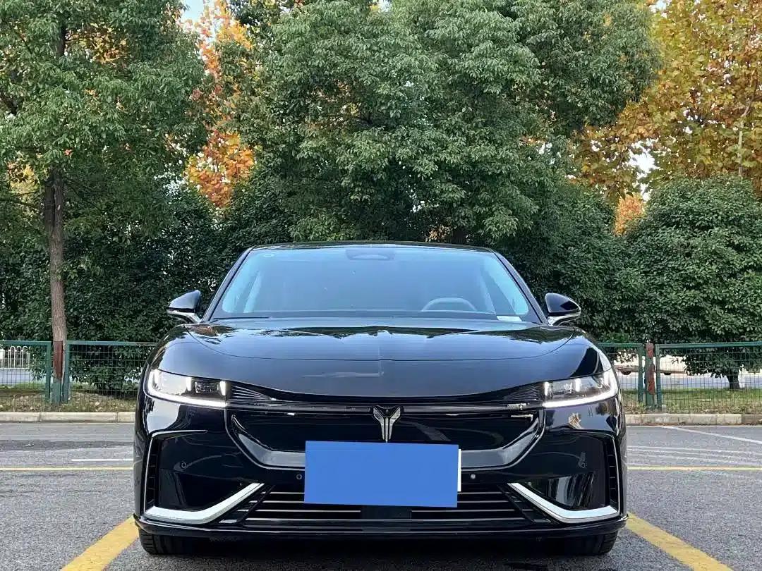 Voyah Chasing Light 2023 AWD Flagship Edition — миниатюра 2