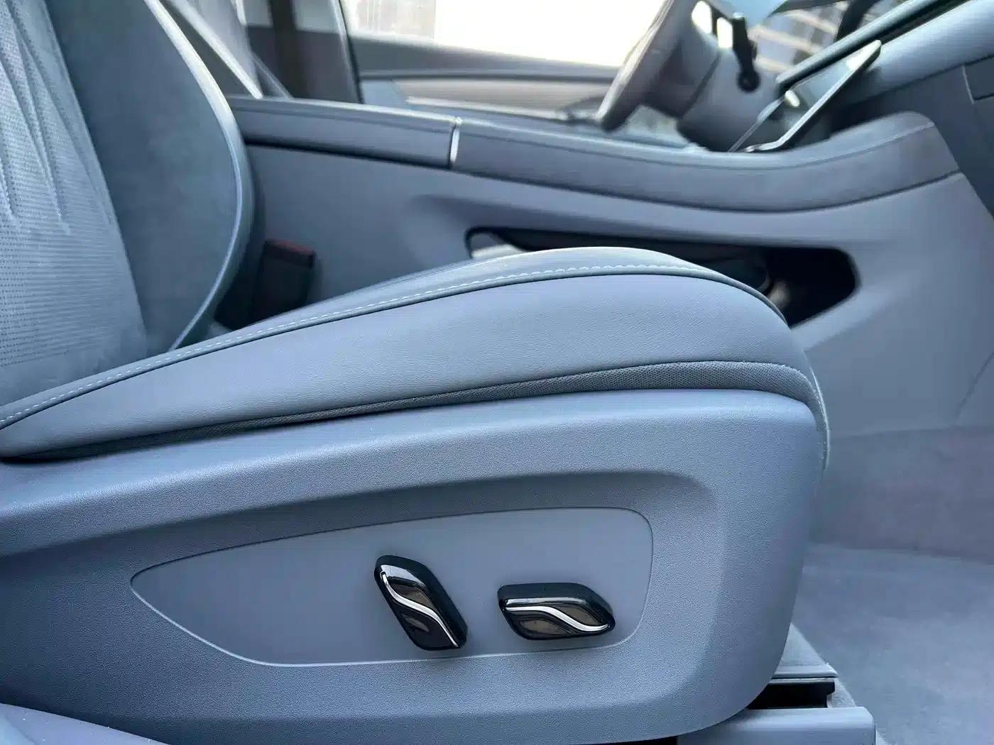 Voyah Chasing Light 2023 AWD Flagship Edition — миниатюра 14