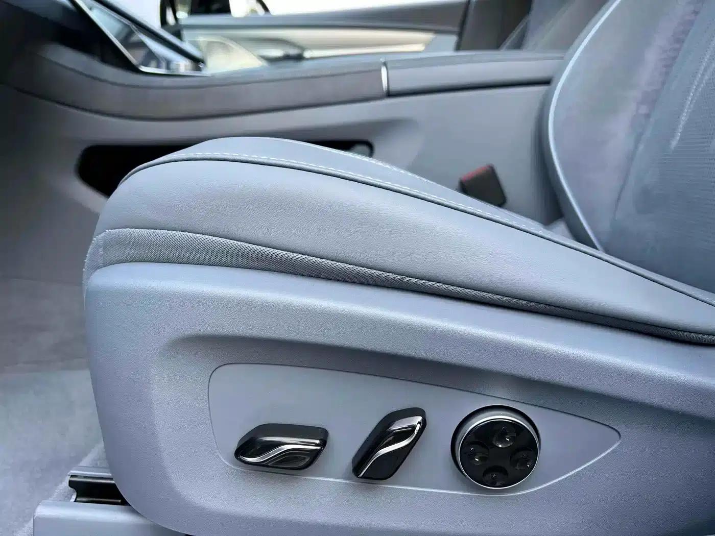 Voyah Chasing Light 2023 AWD Flagship Edition — миниатюра 15