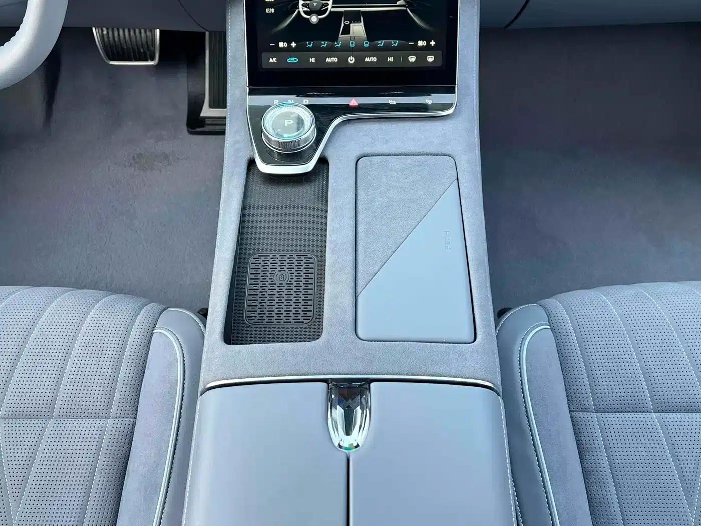 Voyah Chasing Light 2023 AWD Flagship Edition — миниатюра 16