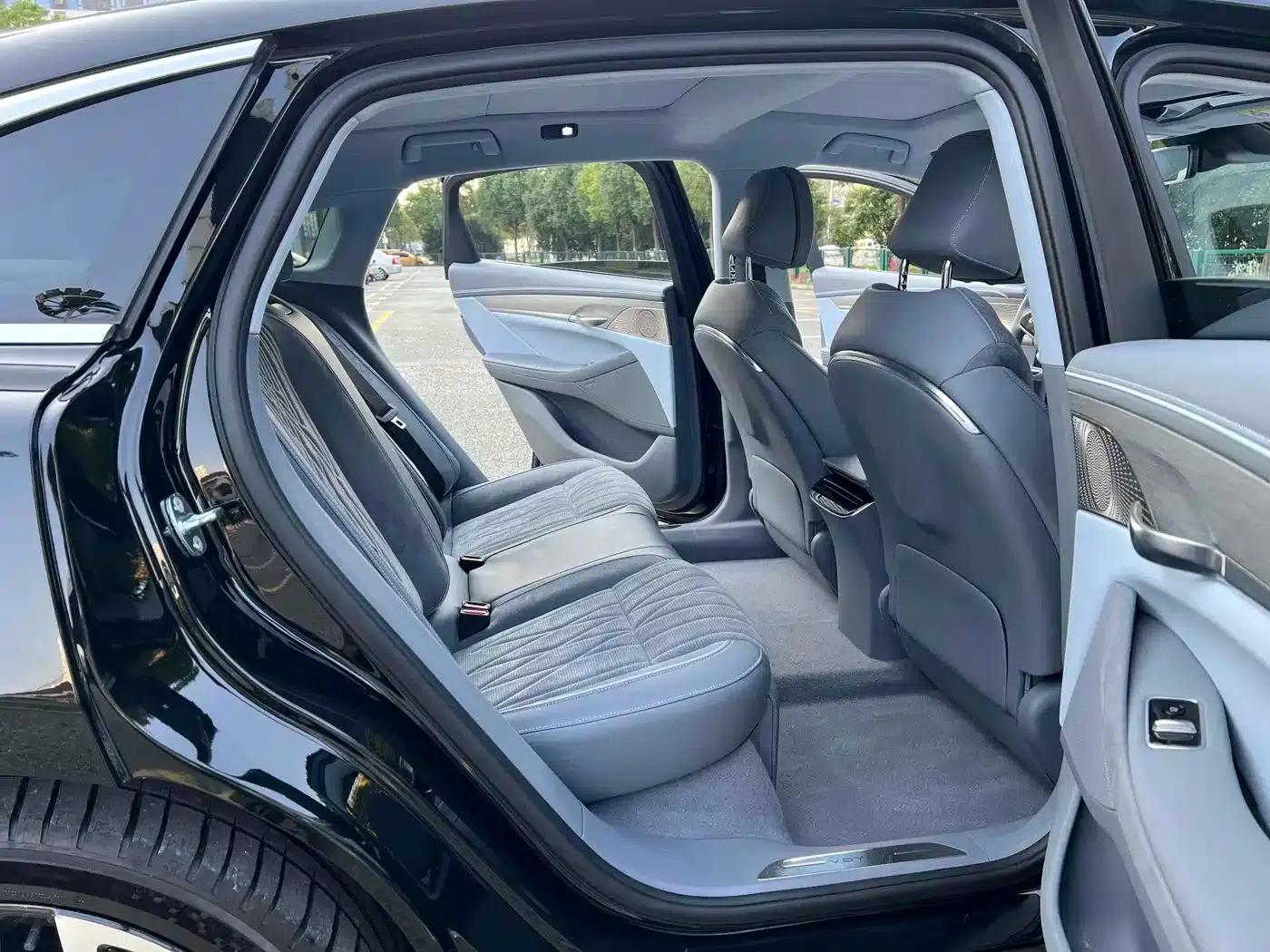 Voyah Chasing Light 2023 AWD Flagship Edition — миниатюра 17