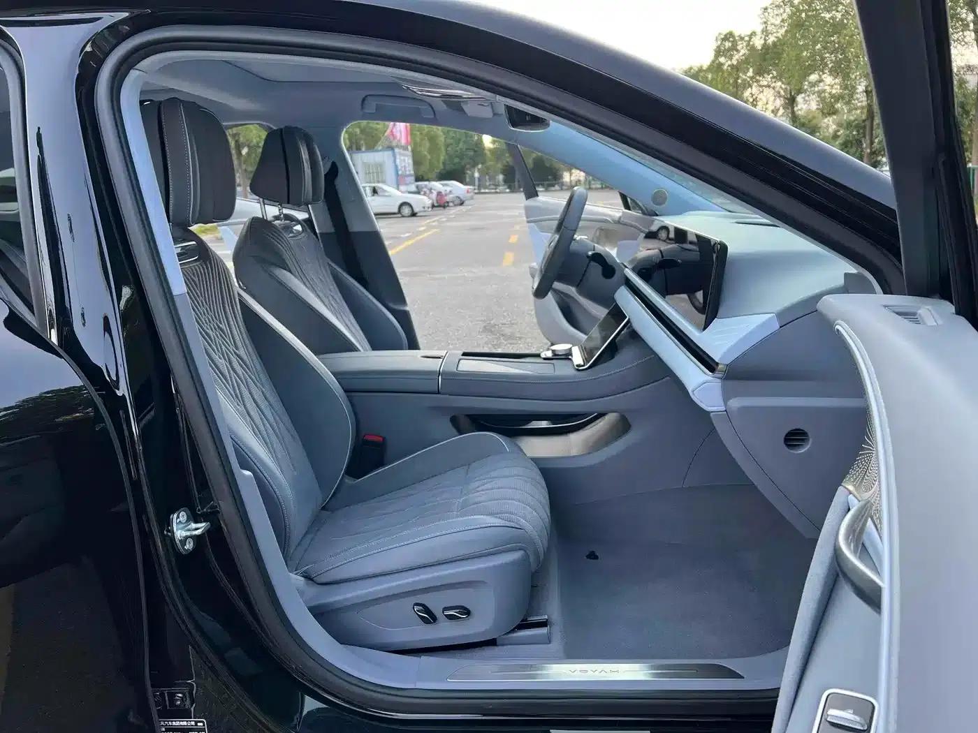 Voyah Chasing Light 2023 AWD Flagship Edition — миниатюра 18