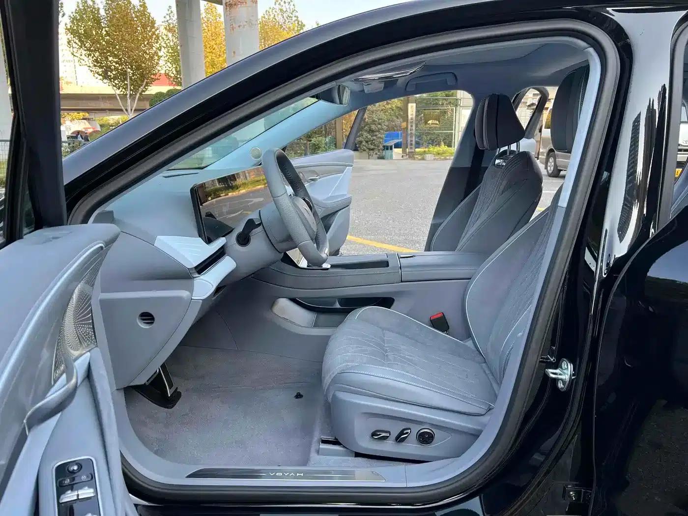 Voyah Chasing Light 2023 AWD Flagship Edition — миниатюра 4
