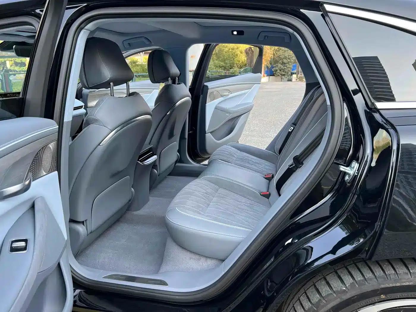 Voyah Chasing Light 2023 AWD Flagship Edition — миниатюра 6