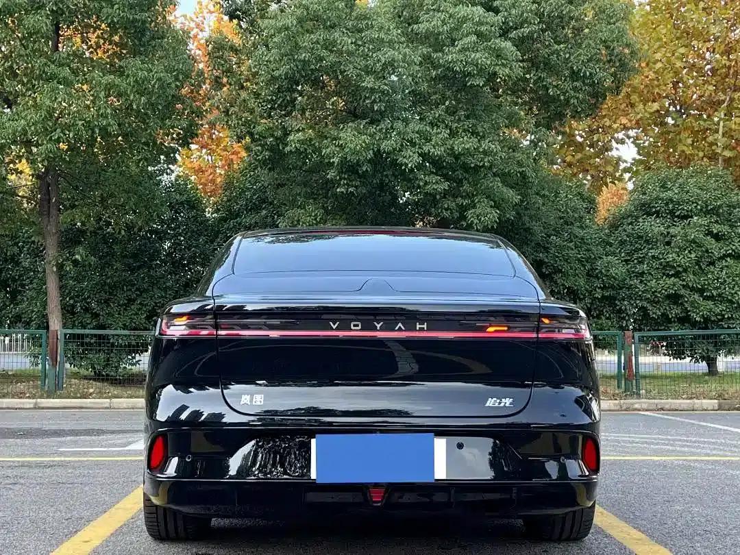 Voyah Chasing Light 2023 AWD Flagship Edition — миниатюра 8