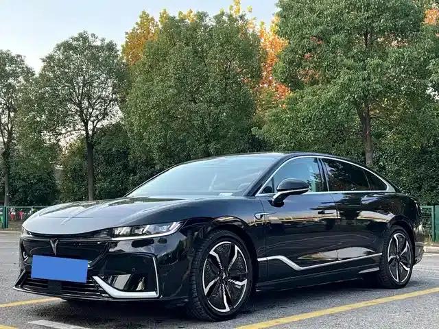 Voyah Chasing Light 2023 AWD Flagship Edition