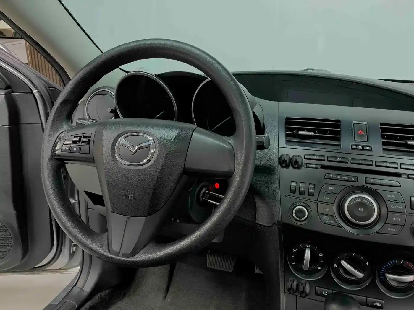Mazda3 Axela 2013 Hatchback 1.6L Automatic Elite — миниатюра 15