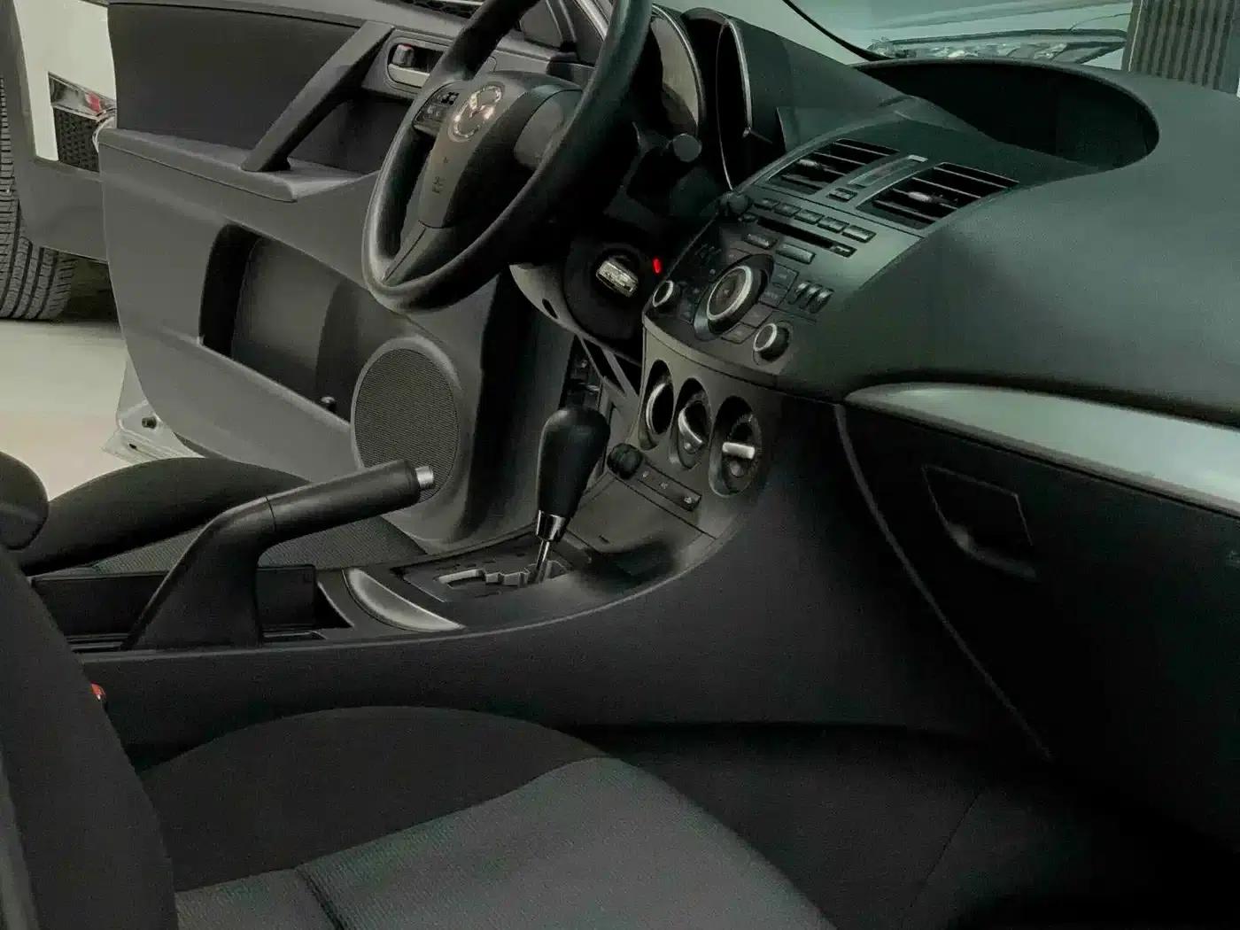 Mazda3 Axela 2013 Hatchback 1.6L Automatic Elite — миниатюра 20