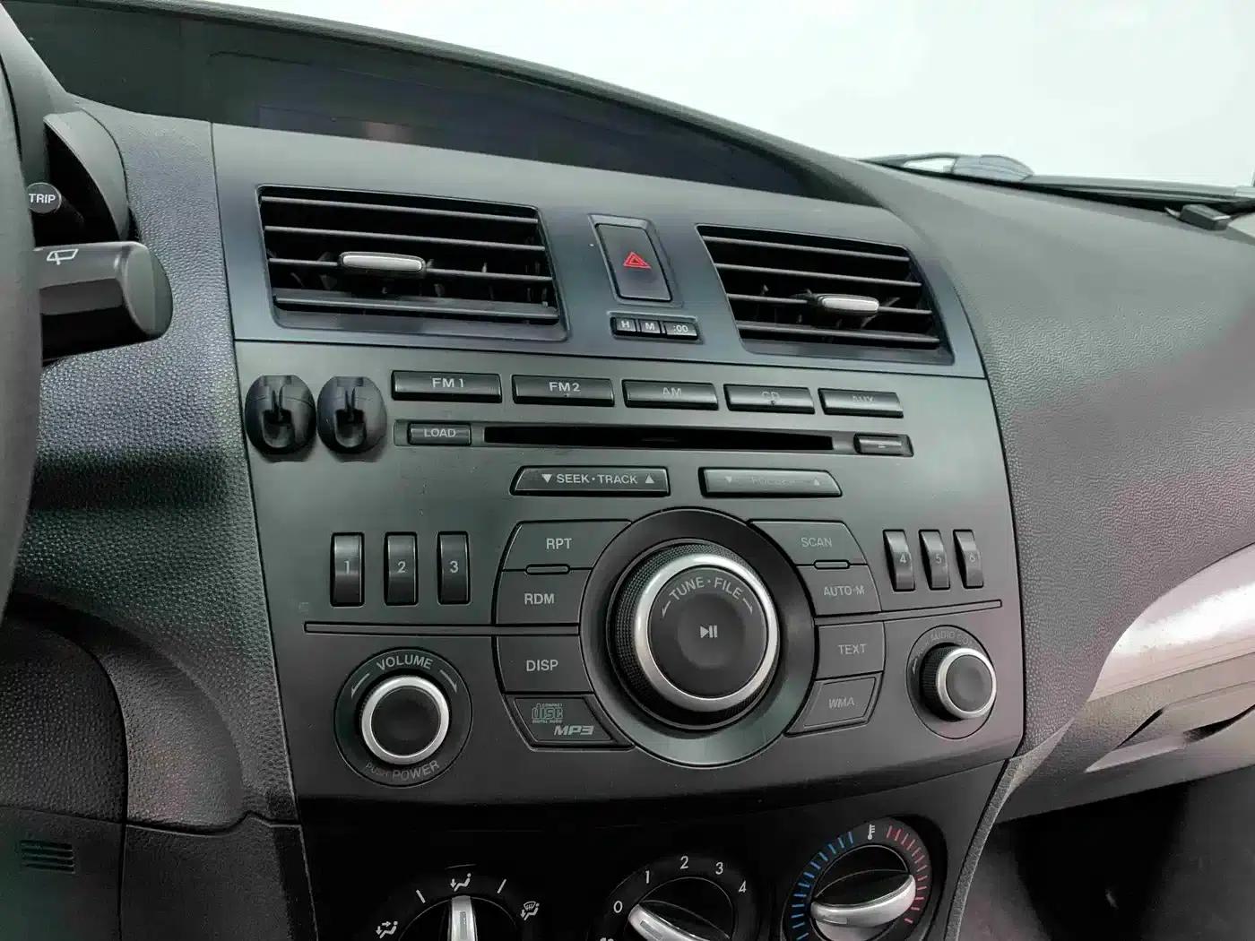 Mazda3 Axela 2013 Hatchback 1.6L Automatic Elite — миниатюра 21