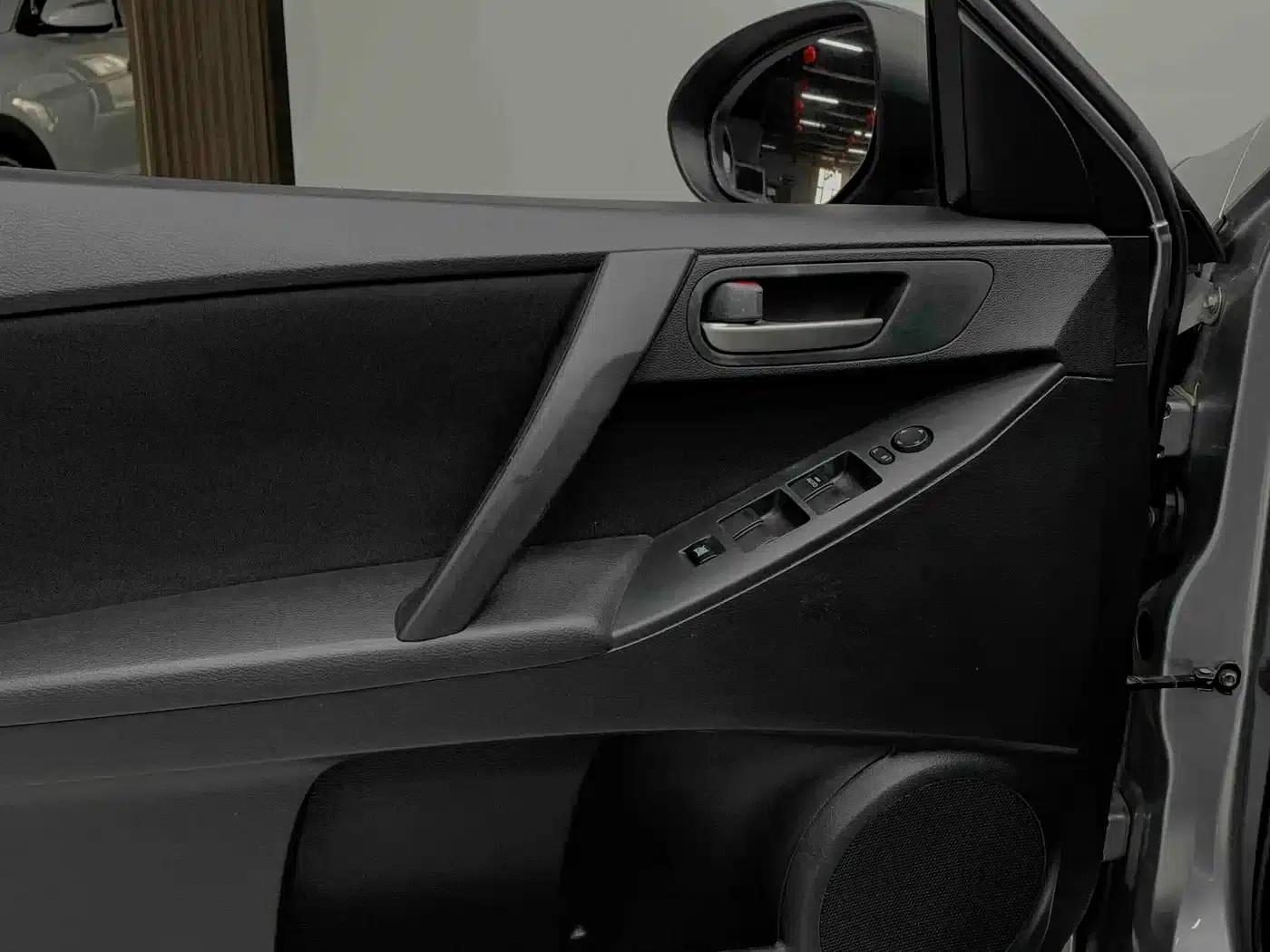 Mazda3 Axela 2013 Hatchback 1.6L Automatic Elite — миниатюра 26