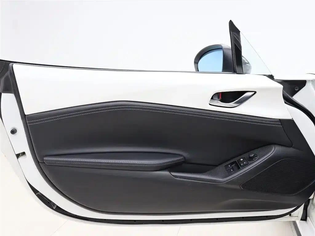 Mazda MX-5 2022 2.0L Manual — миниатюра 6