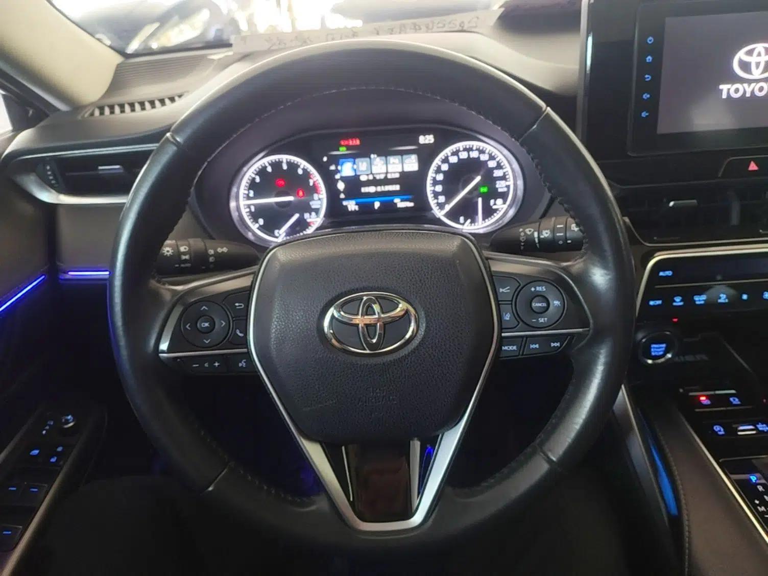 Toyota Harrier 2022 2.0L CVT Two-Wheel Drive Deluxe Edition — миниатюра 14