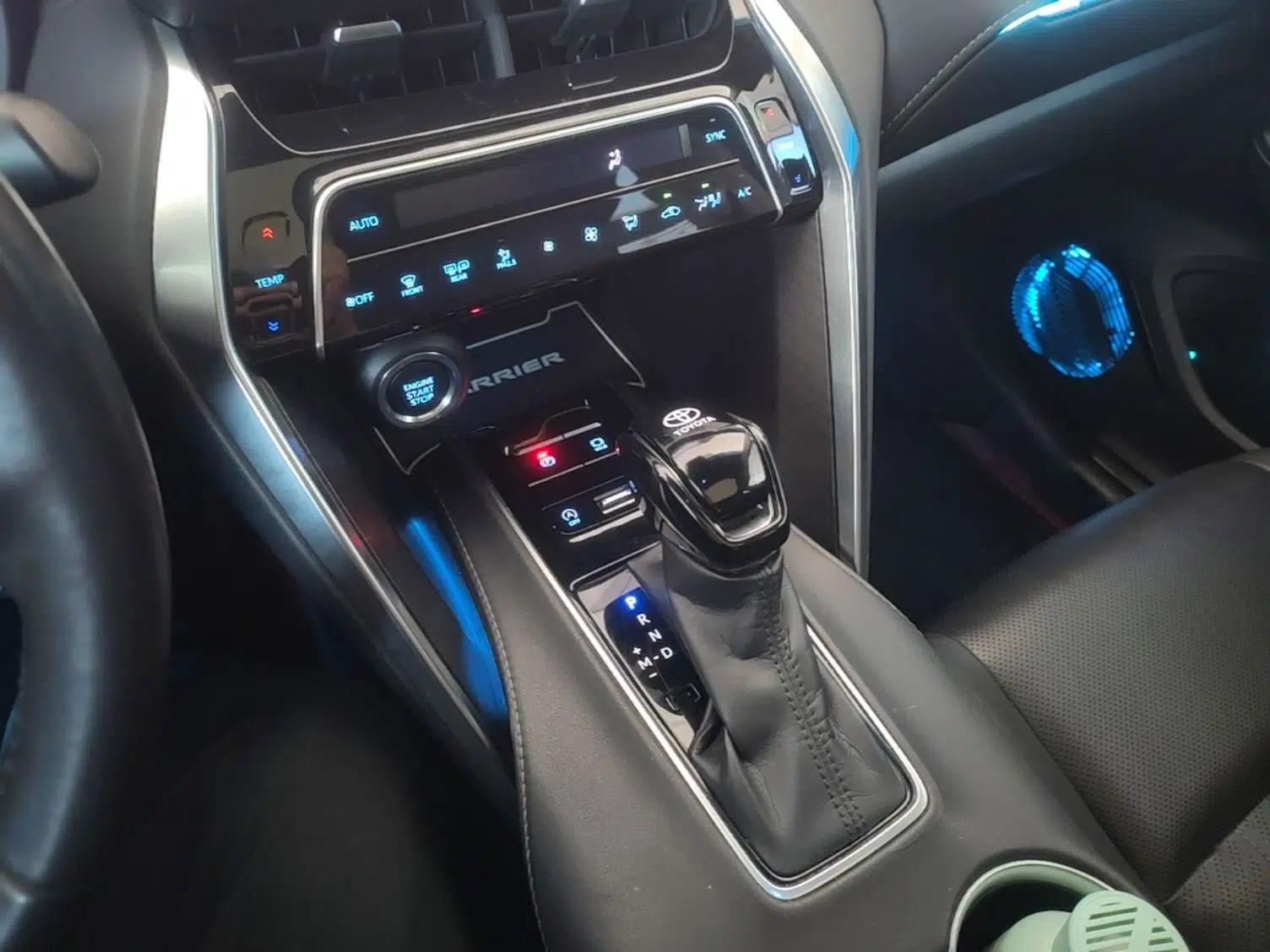 Toyota Harrier 2022 2.0L CVT Two-Wheel Drive Deluxe Edition — миниатюра 17