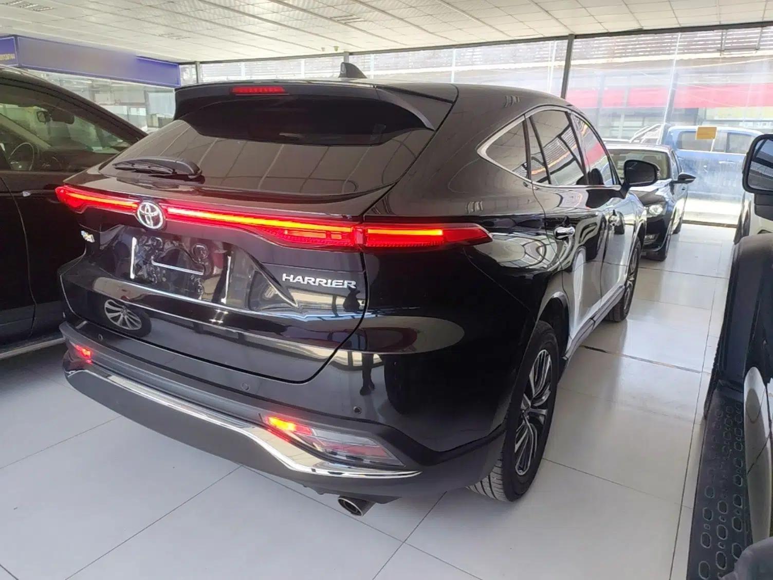 Toyota Harrier 2022 2.0L CVT Two-Wheel Drive Deluxe Edition — миниатюра 6