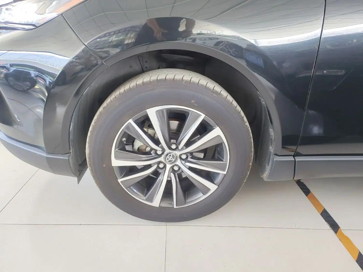 Toyota Harrier 2022 2.0L CVT Two-Wheel Drive Deluxe Edition — миниатюра 8