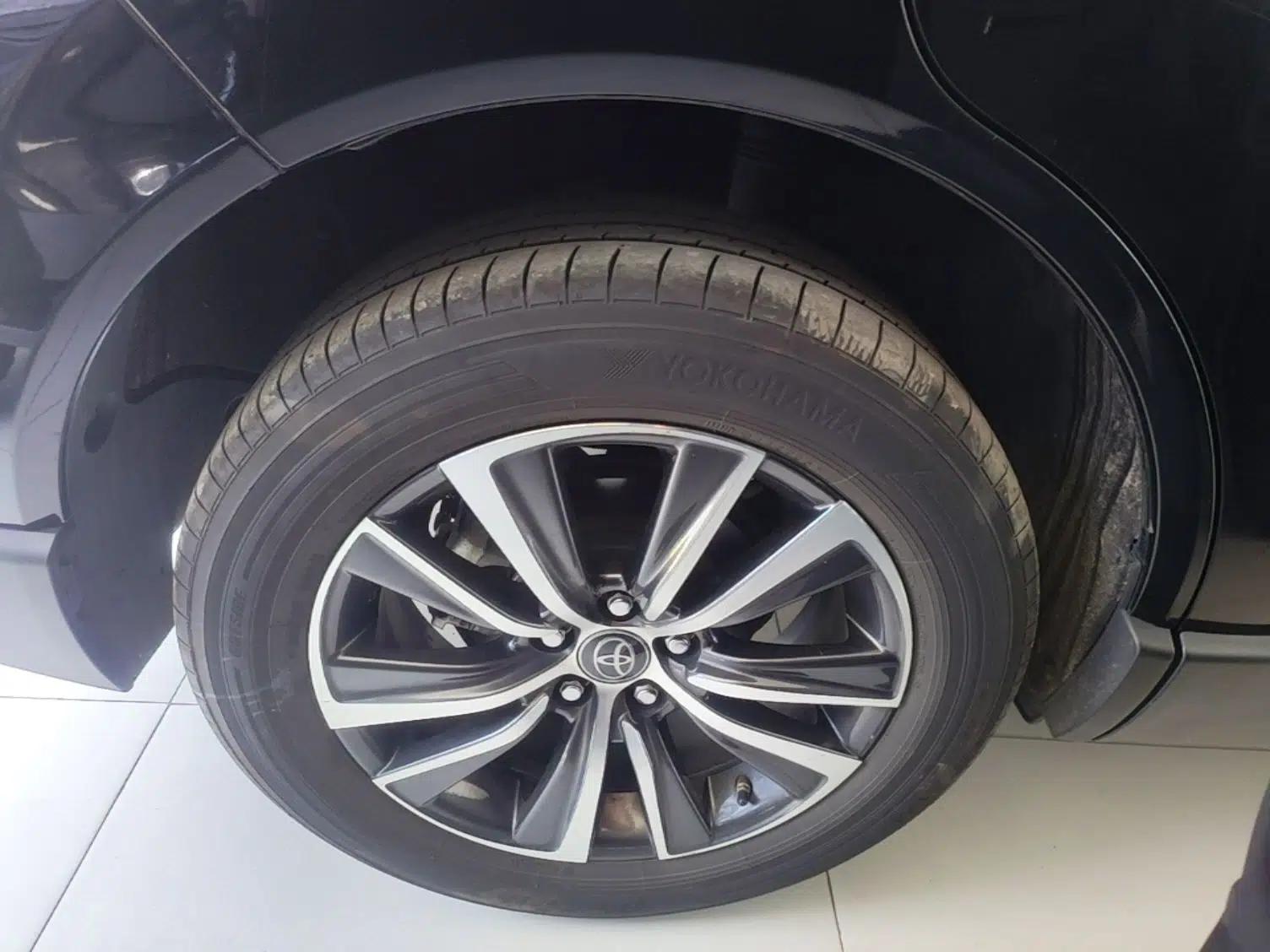 Toyota Harrier 2022 2.0L CVT Two-Wheel Drive Deluxe Edition — миниатюра 10