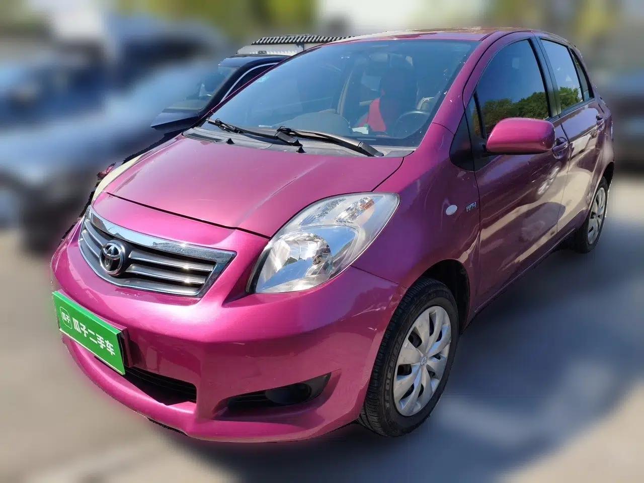 Toyota Yaris 2011 1.6E Automatic Charm Edition — миниатюра 1