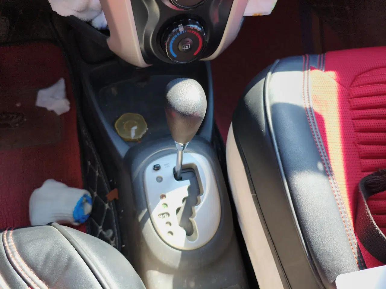 Toyota Yaris 2011 1.6E Automatic Charm Edition — миниатюра 15