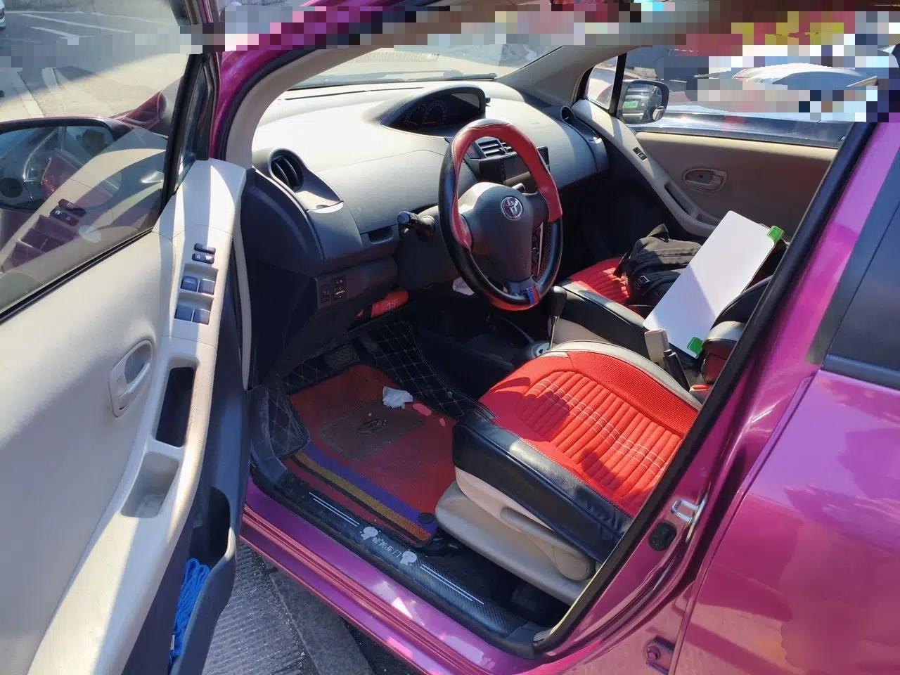 Toyota Yaris 2011 1.6E Automatic Charm Edition — миниатюра 17