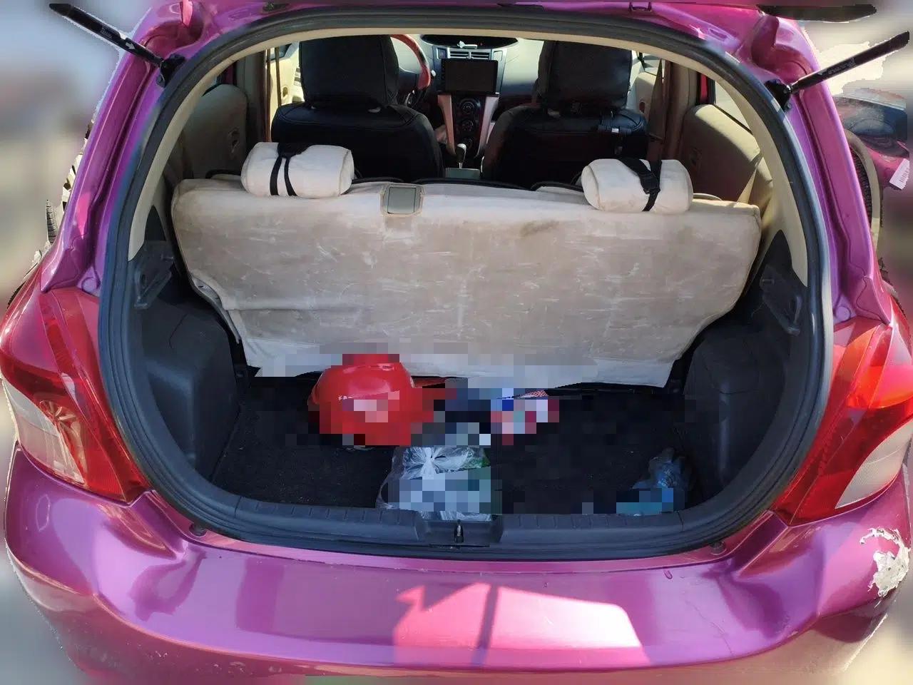 Toyota Yaris 2011 1.6E Automatic Charm Edition — миниатюра 20