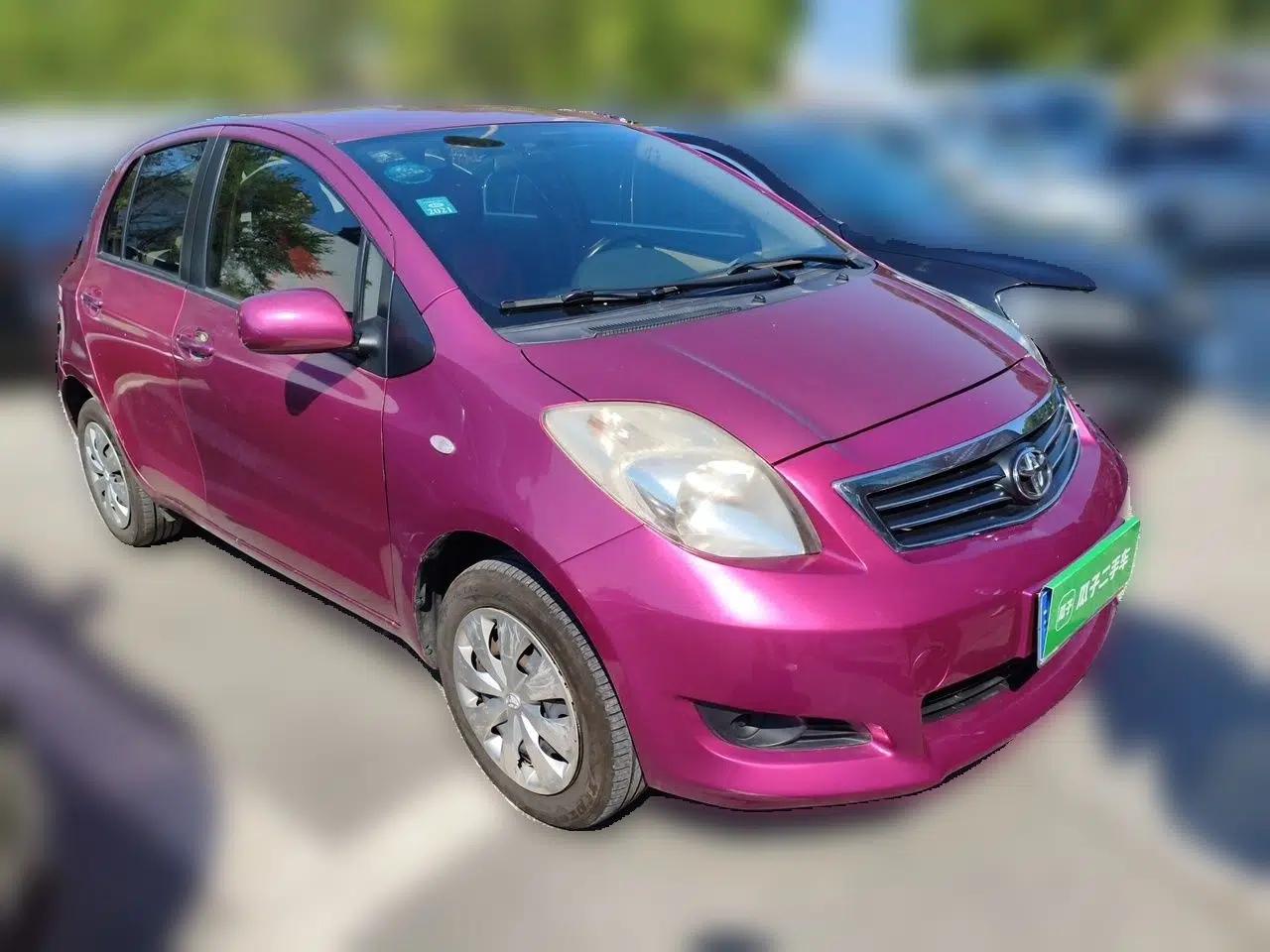 Toyota Yaris 2011 1.6E Automatic Charm Edition — миниатюра 3