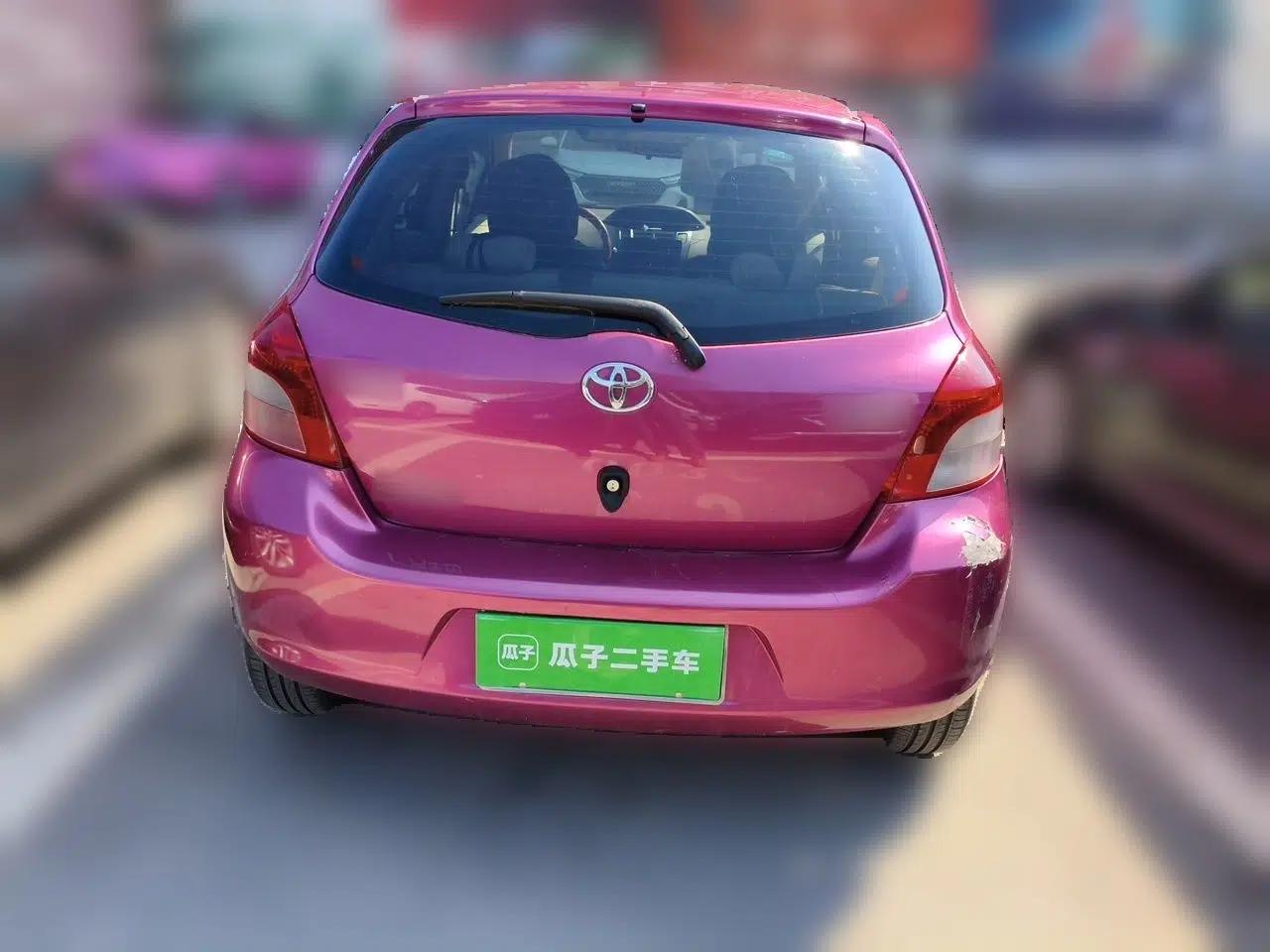 Toyota Yaris 2011 1.6E Automatic Charm Edition — миниатюра 5