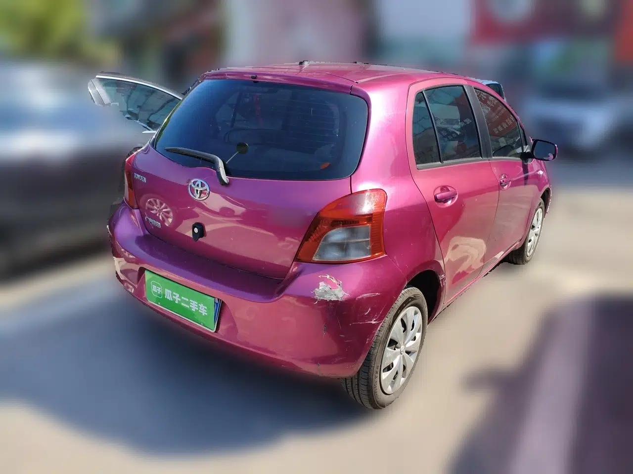 Toyota Yaris 2011 1.6E Automatic Charm Edition — миниатюра 6