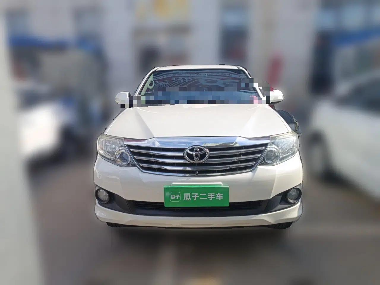 Toyota Fortuner  — миниатюра 2