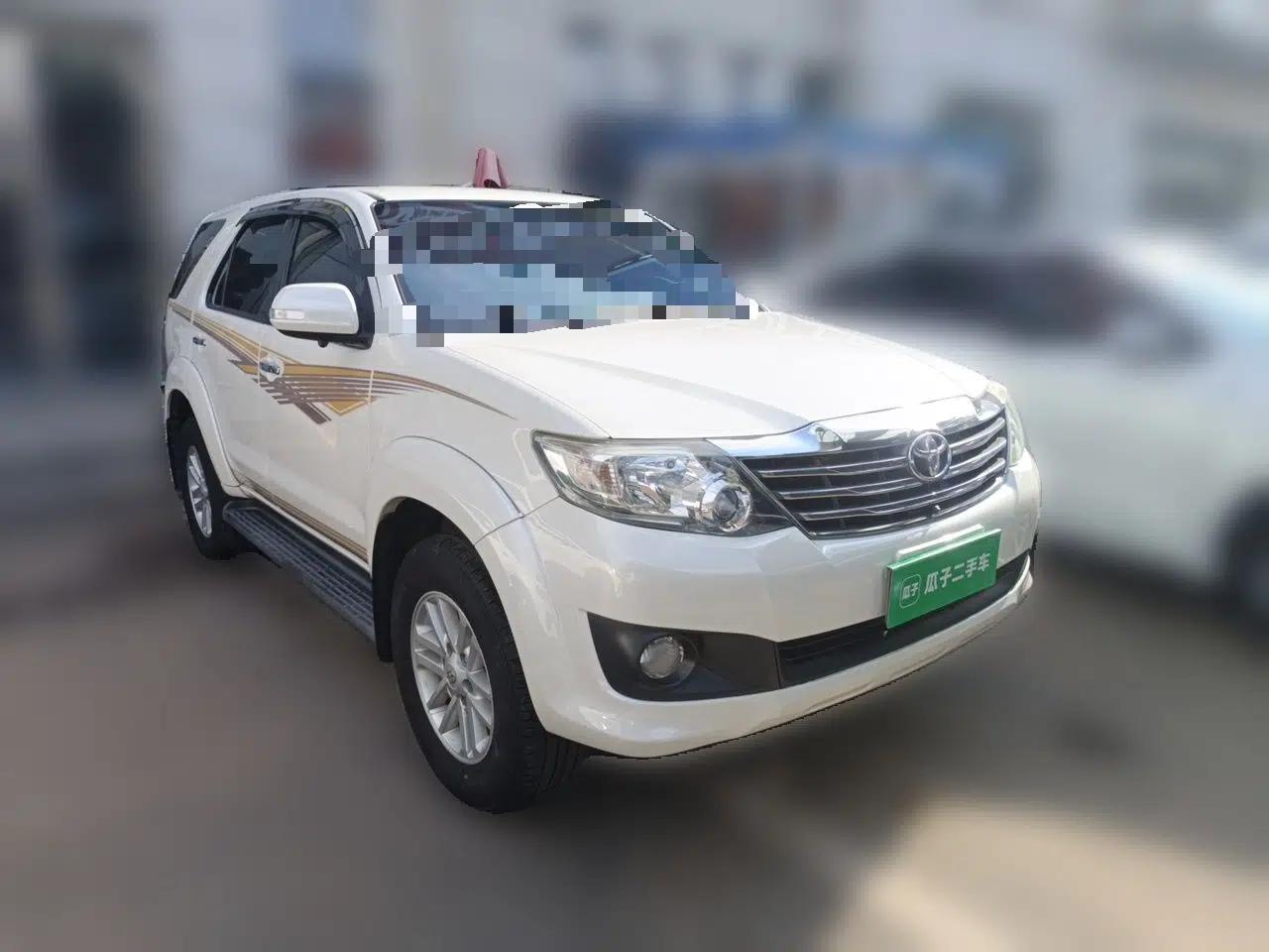 Toyota Fortuner  — миниатюра 3