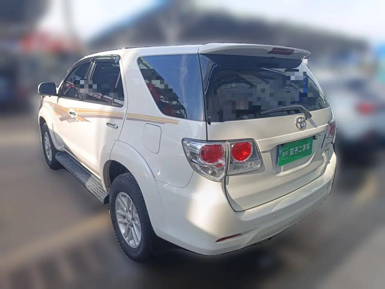 Toyota Fortuner  — миниатюра 4