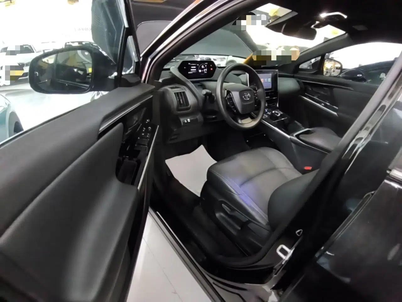 Toyota FAW bZ4X 2022 Two-Wheel-Drive Elite JOY Edition — миниатюра 19