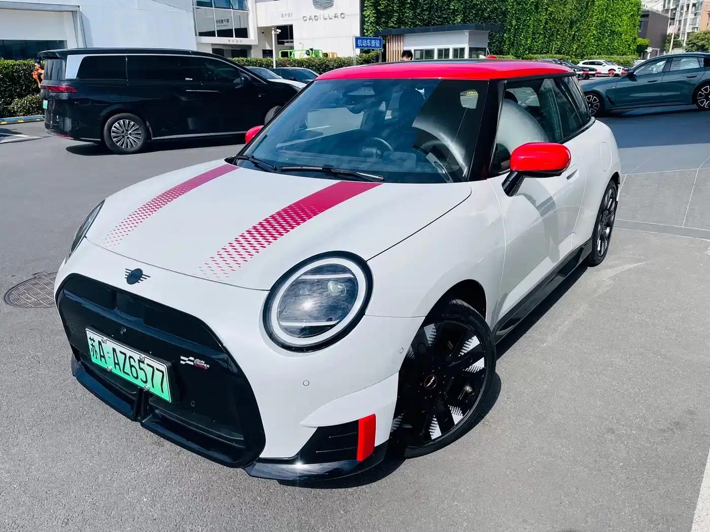 2025 JOHN COOPER WORKS Electric MINI JCW — миниатюра 1