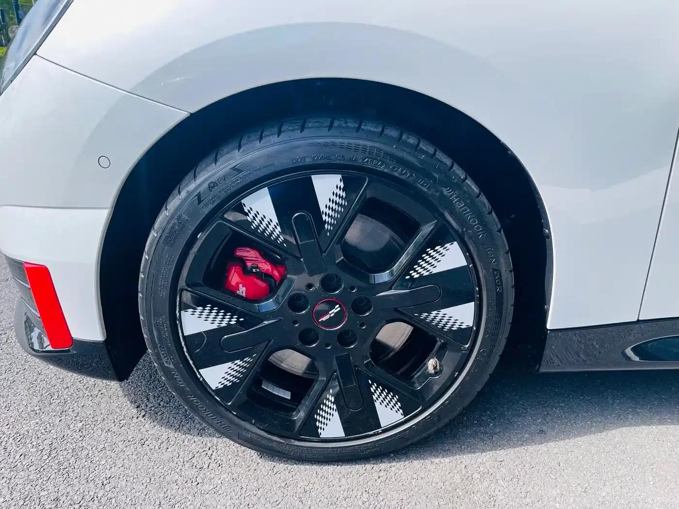 2025 JOHN COOPER WORKS Electric MINI JCW — миниатюра 5