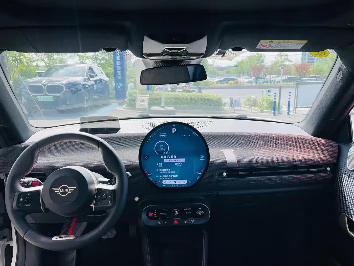 2025 JOHN COOPER WORKS Electric MINI JCW — миниатюра 6