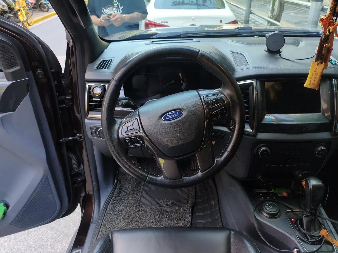 Ford Everest 2016 2.0T Gasoline Automatic 4x4 Flagship Edition — миниатюра 11