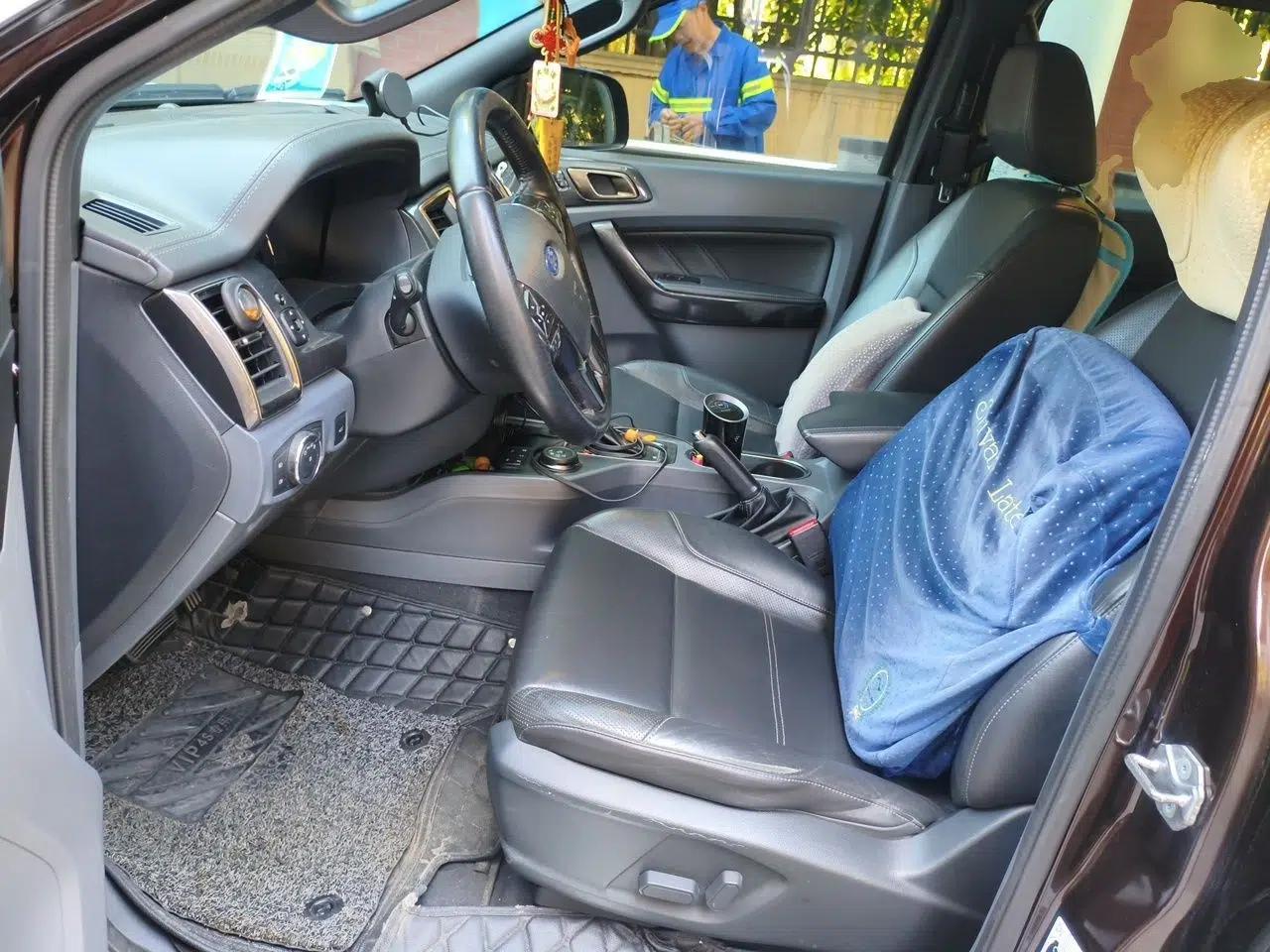 Ford Everest 2016 2.0T Gasoline Automatic 4x4 Flagship Edition — миниатюра 16