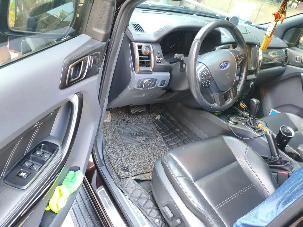 Ford Everest 2016 2.0T Gasoline Automatic 4x4 Flagship Edition — миниатюра 17