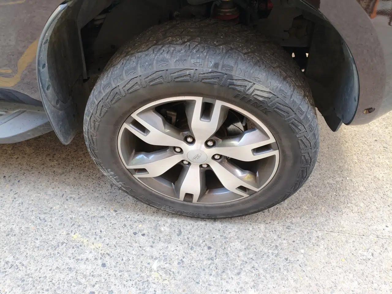Ford Everest 2016 2.0T Gasoline Automatic 4x4 Flagship Edition — миниатюра 8