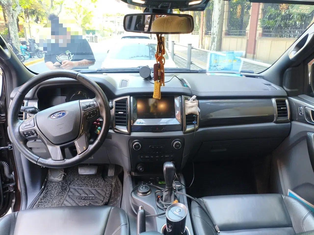 Ford Everest 2016 2.0T Gasoline Automatic 4x4 Flagship Edition — миниатюра 10