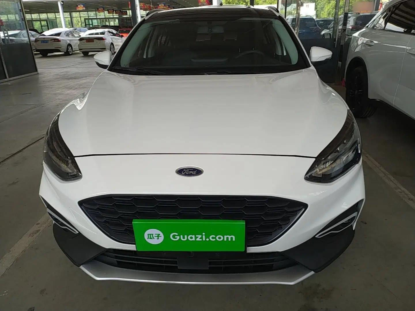 Ford Focus Active 2021 EcoBoost 180 Automatic Trendy Model — миниатюра 2