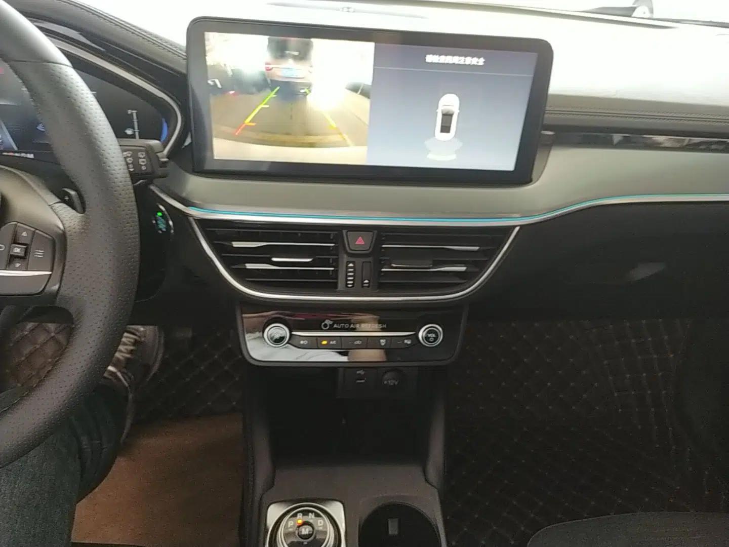 Ford Focus Active 2021 EcoBoost 180 Automatic Trendy Model — миниатюра 16