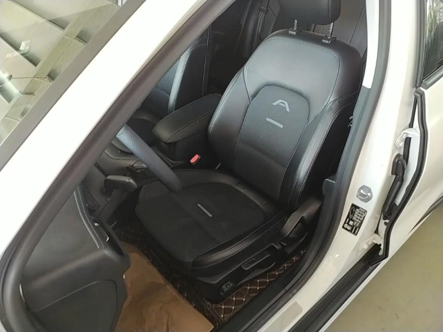 Ford Focus Active 2021 EcoBoost 180 Automatic Trendy Model — миниатюра 18